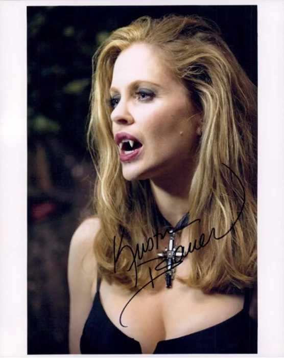 Kristin Bauer autograph