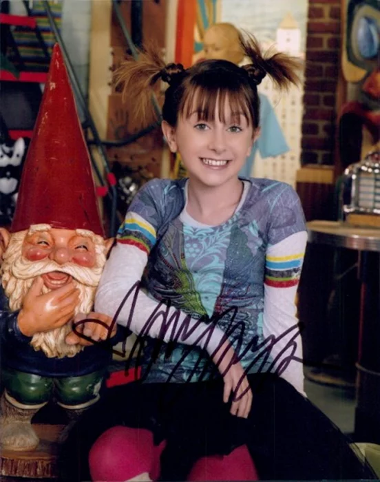 Allisyn Arm autograph