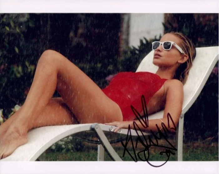 Tahyna Tozzi autograph