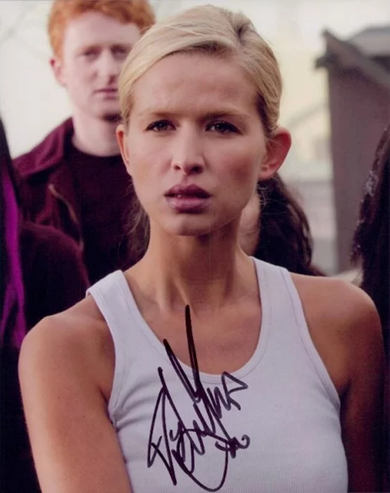 Tahyna Tozzi autograph
