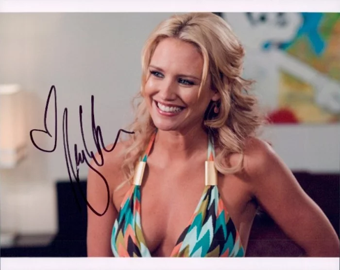 Nicky Whelan autograph