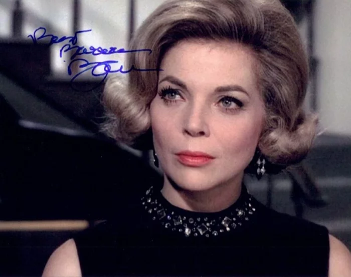 Barbara Bain autograph