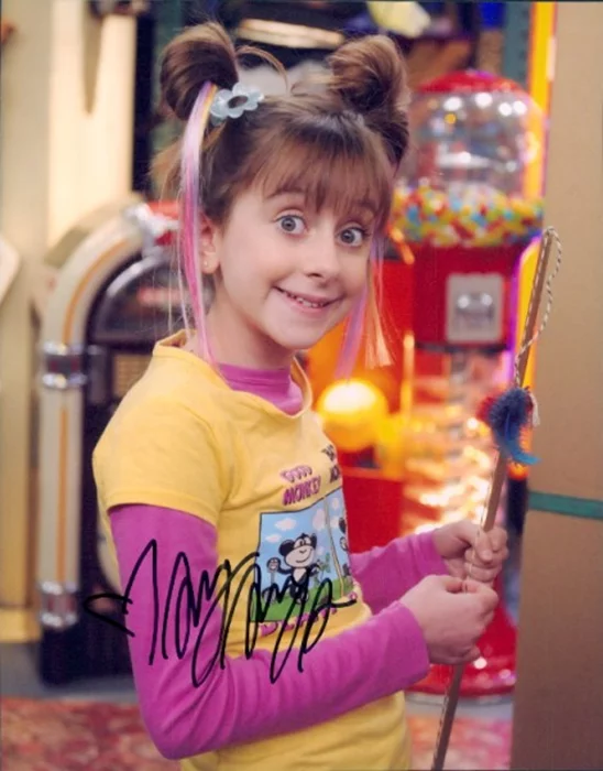Allisyn Arm autograph