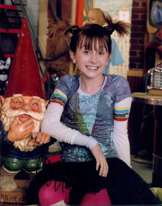 Allisyn Arm autograph
