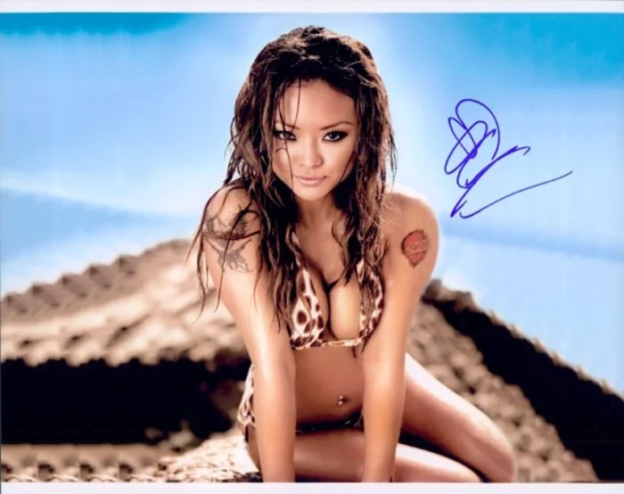 Tila Tequila autograph