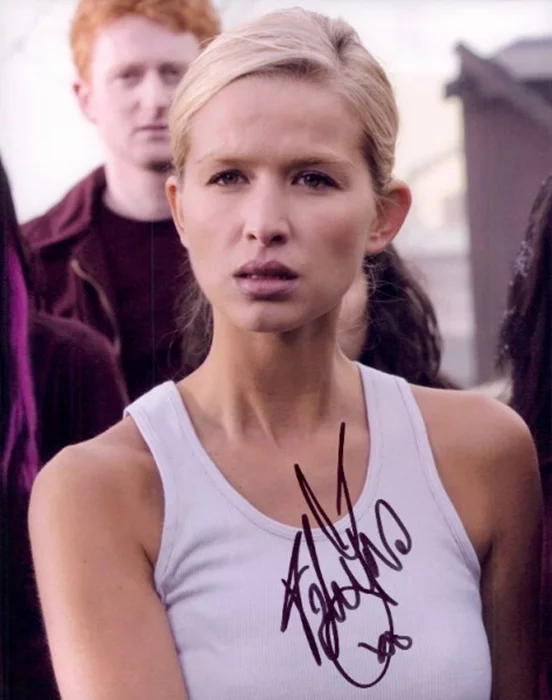 Tahyna Tozzi autograph