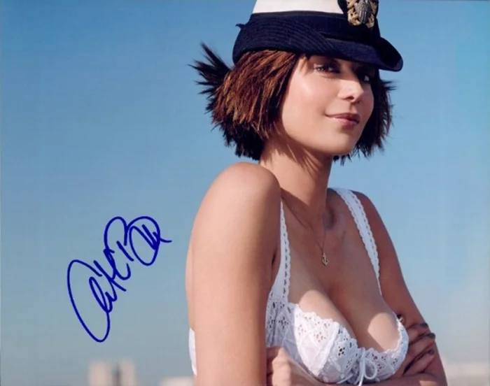 Catherine Bell autograph