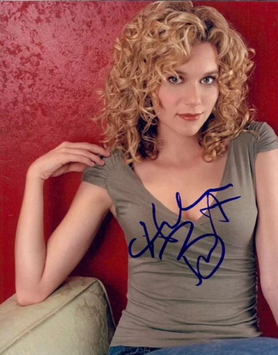 Hilarie Burton autograph