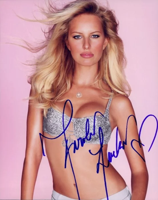 Karolina Kurkova autograph