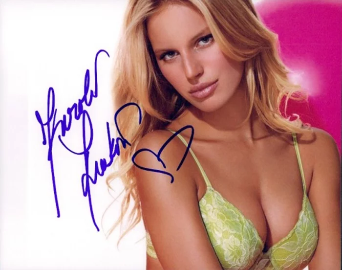 Karolina Kurkova autograph