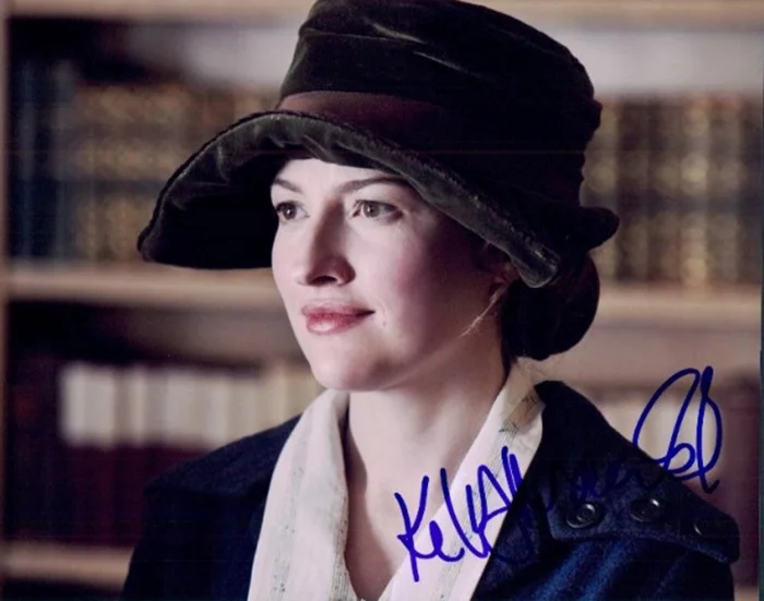 Kelly MacDonald autograph