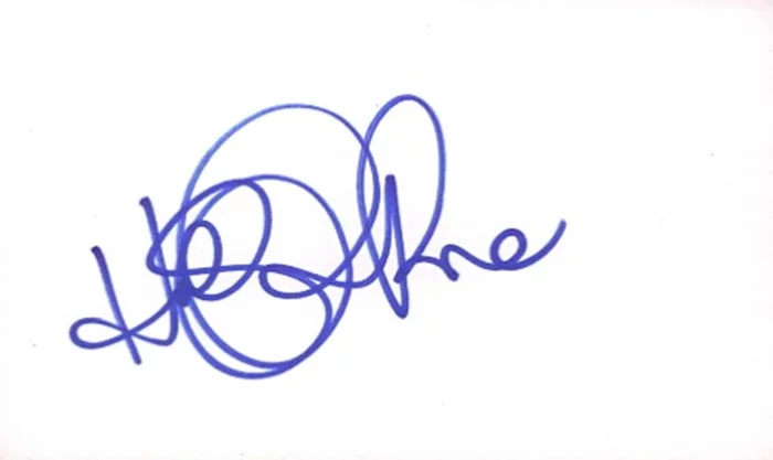 Holly Robinson autograph