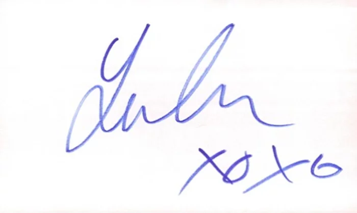 Leelee Sobieski autograph