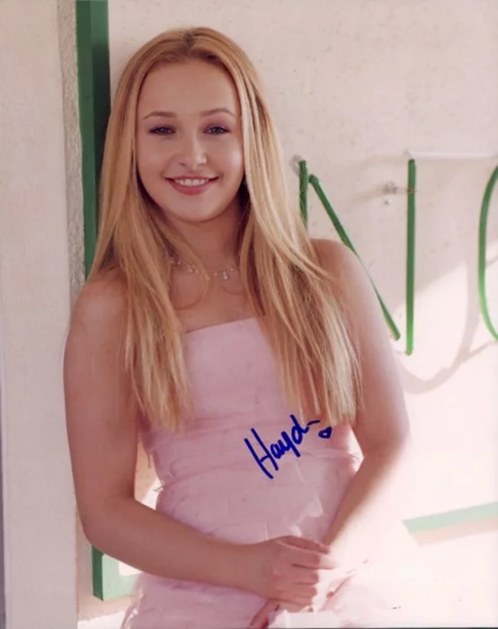 Hayden Panettiere autograph