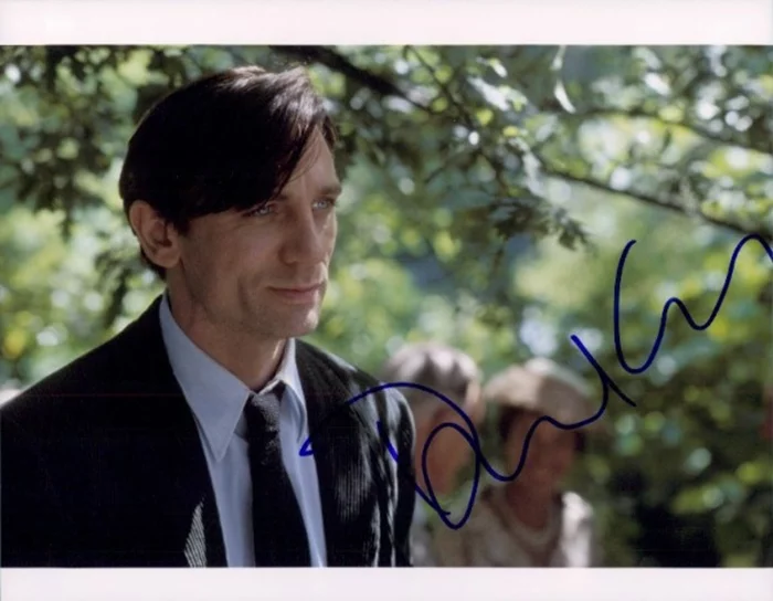 Daniel Craig autograph