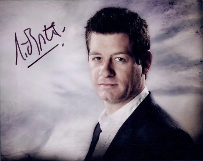 Nicholas  Bishop autograph