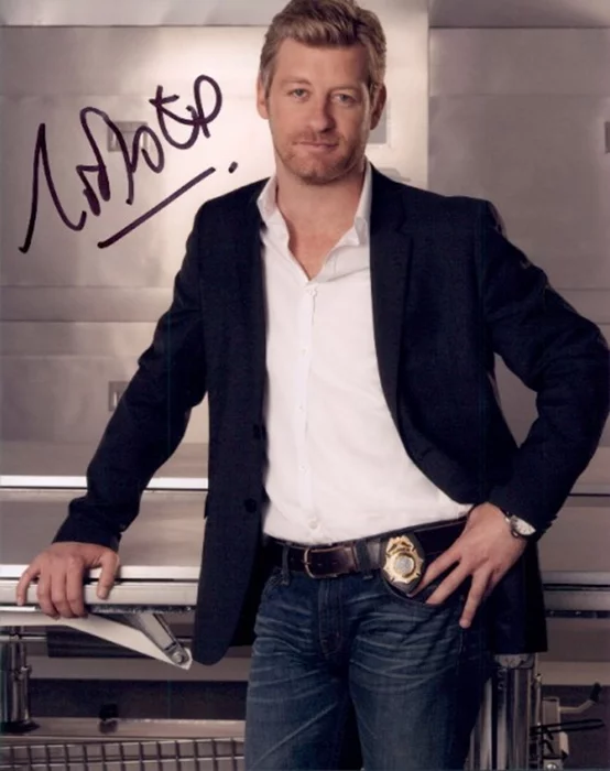 Nicholas  Bishop autograph