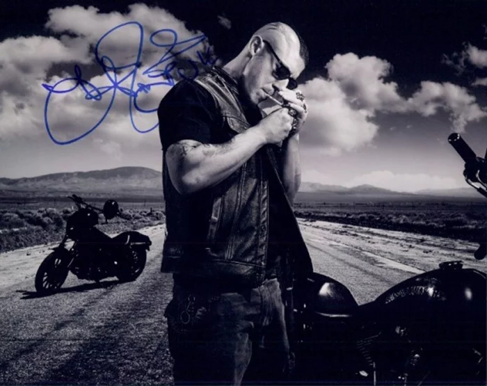 Theo Rossi autograph