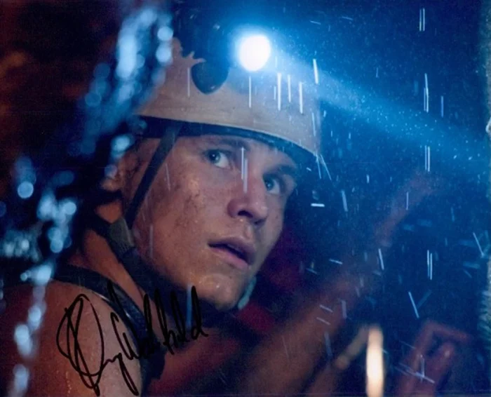 Rhys Wakefield autograph