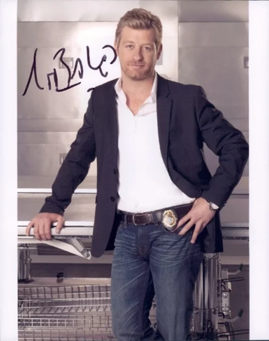 Nicholas  Bishop autograph