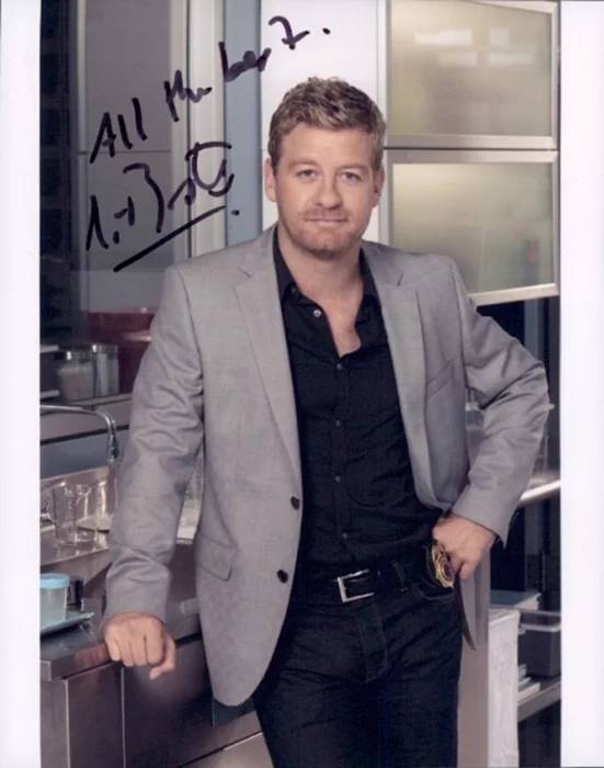 Nicholas  Bishop autograph