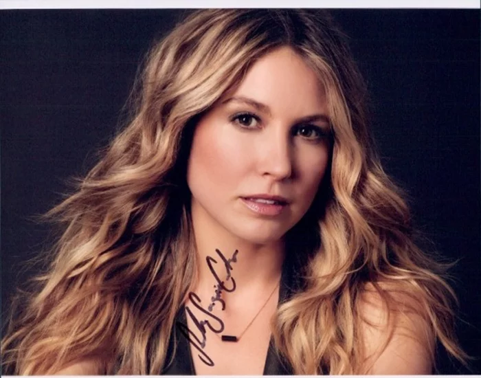 Sarah Carter autograph
