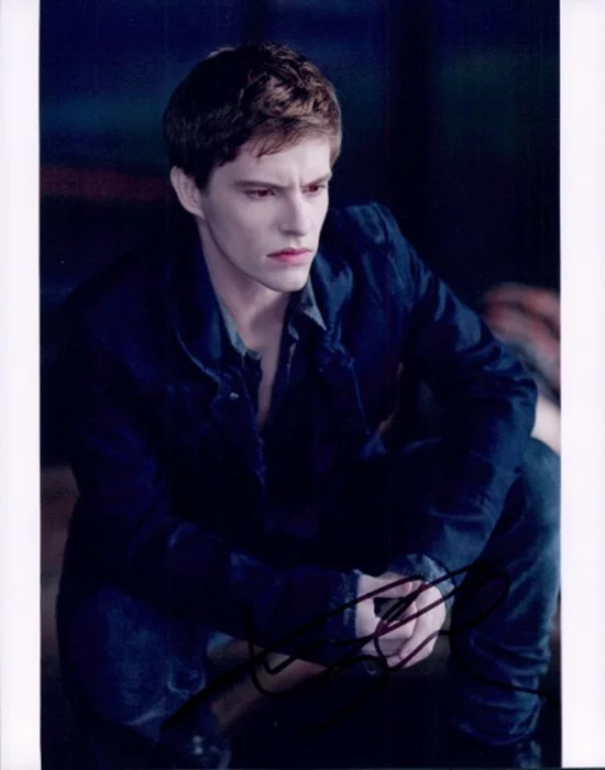 Xavier Samuel autograph