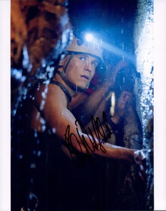Rhys Wakefield autograph