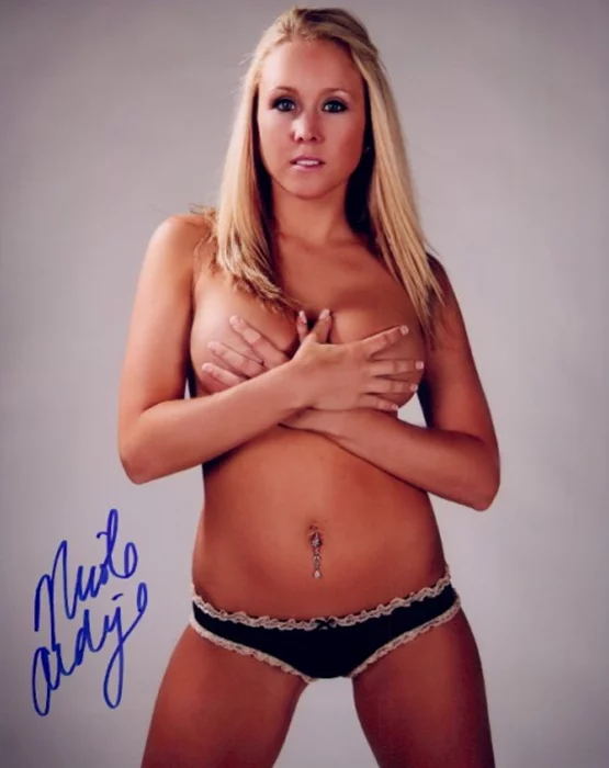 Nicole Aldridge autograph