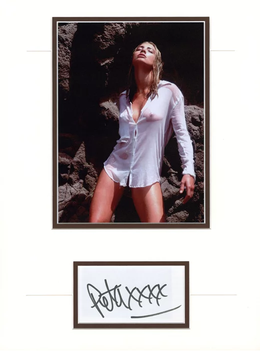 Peta Wilson autograph