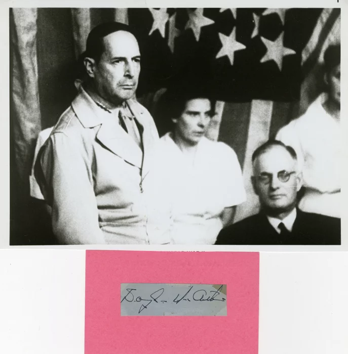 Douglas MacArthur autograph