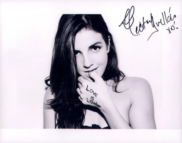 Electra Avellan autograph