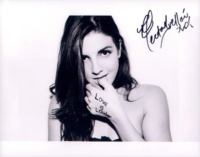 Electra Avellan autograph