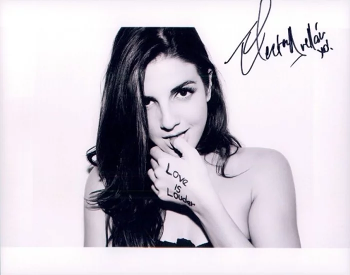 Electra Avellan autograph