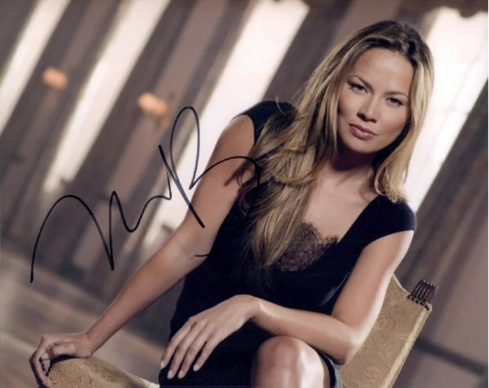 Moon Bloodgood autograph