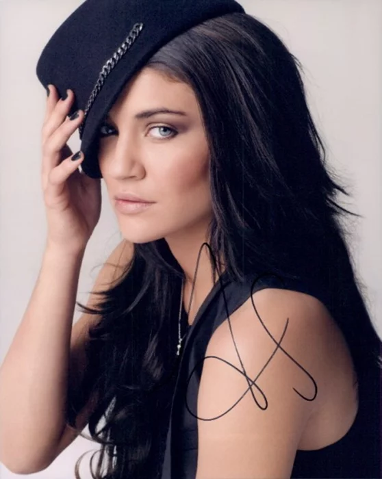 Jessica Szohr autograph