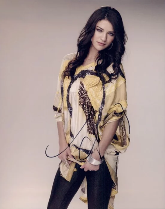 Jessica Szohr autograph