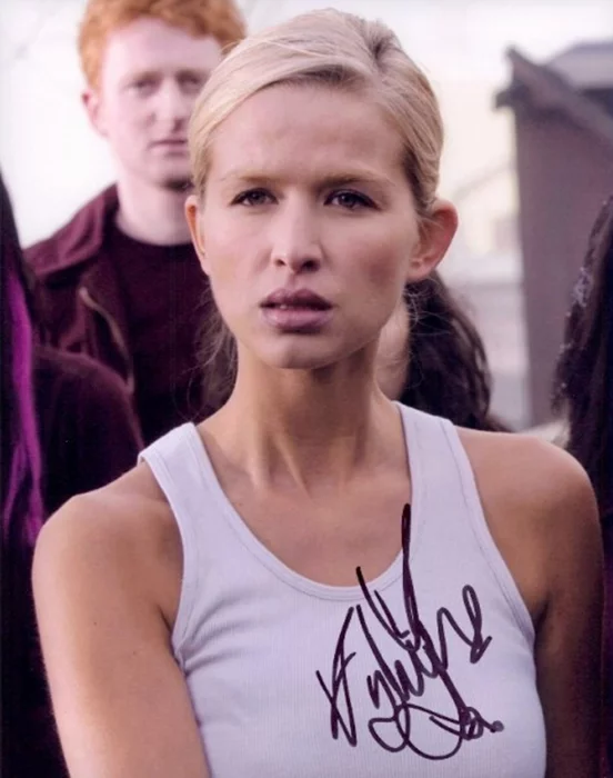 Tahyna Tozzi autograph