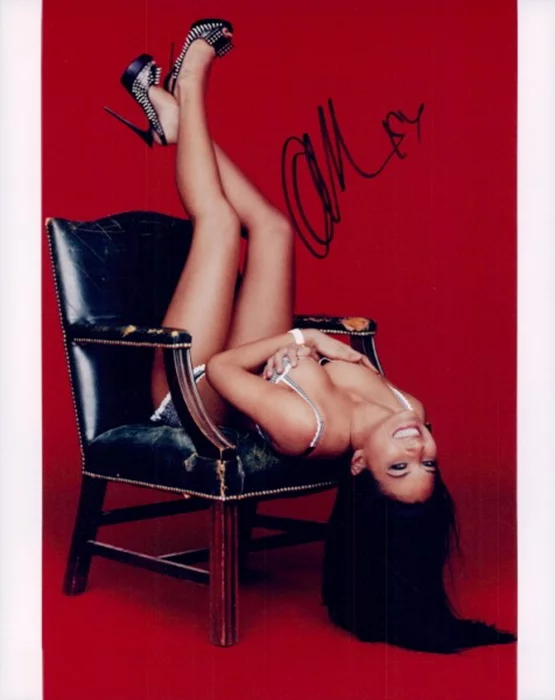 Olivia Munn autograph