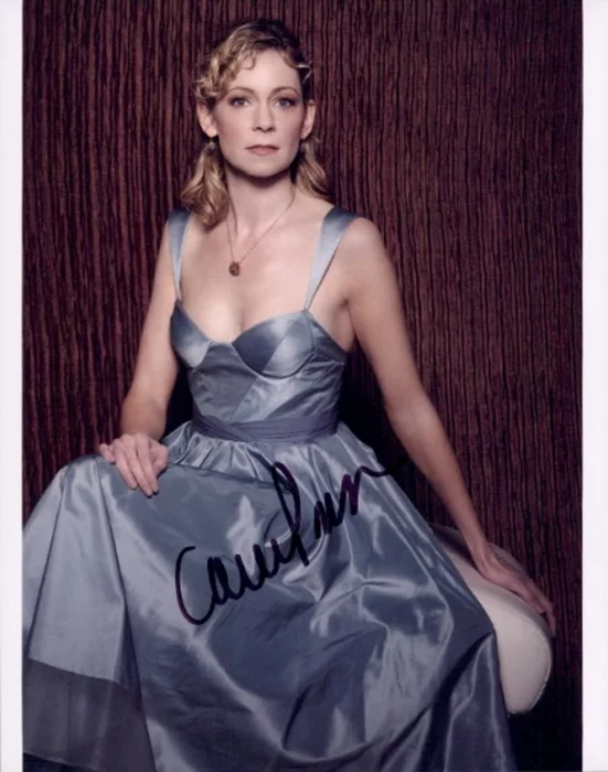 Carrie Preston autograph