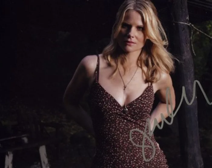 Joelle Carter autograph