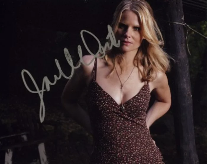 Joelle Carter autograph