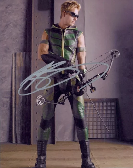 Justin Hartley autograph