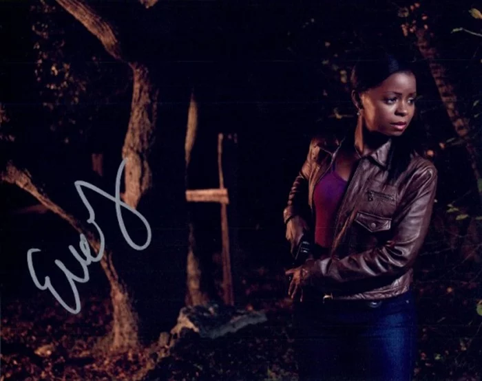Erica Tazel autograph