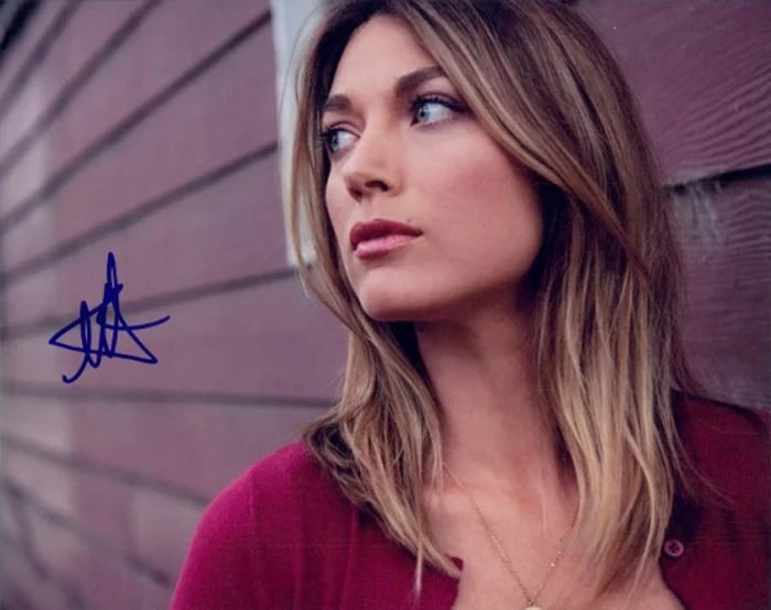 Natalie Zea autograph