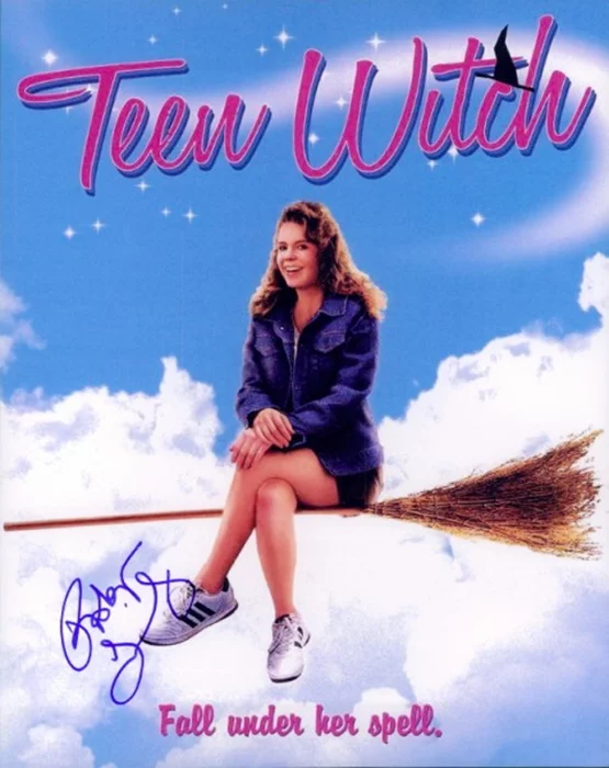 Robyn Lively autograph