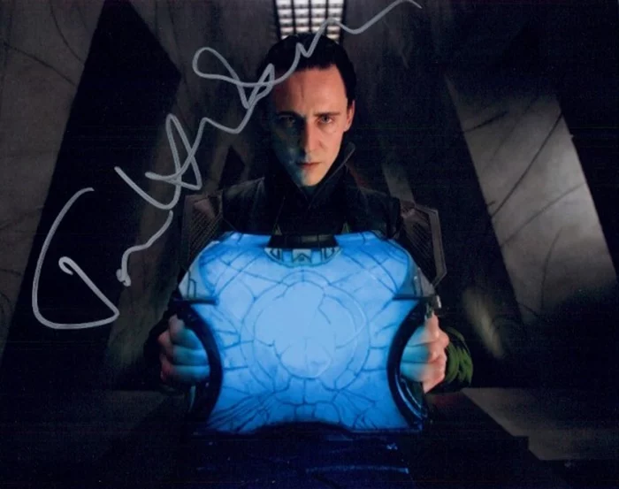 Tom Hiddleston autograph