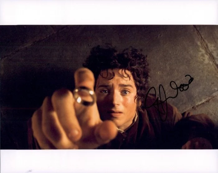 Elijah Wood autograph