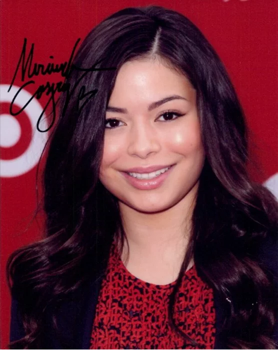 Miranda Cosgrove autograph