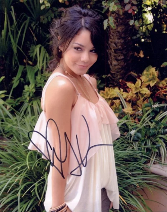Vanessa Hudgens autograph